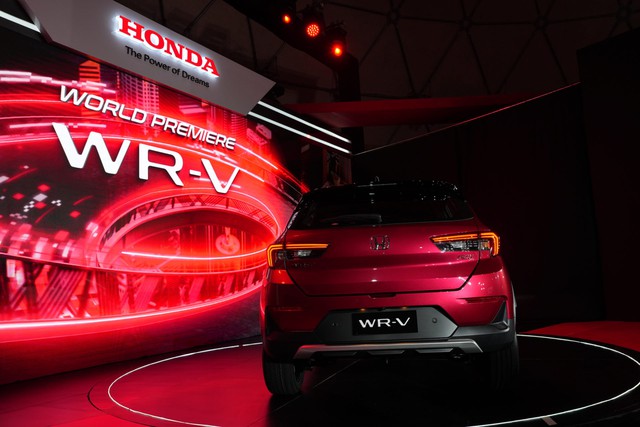 Ra mắt Honda WR-V 2023: Giá quy đổi từ 430 triệu, áp lực mới cho Raize và Sonet - Ảnh 4.