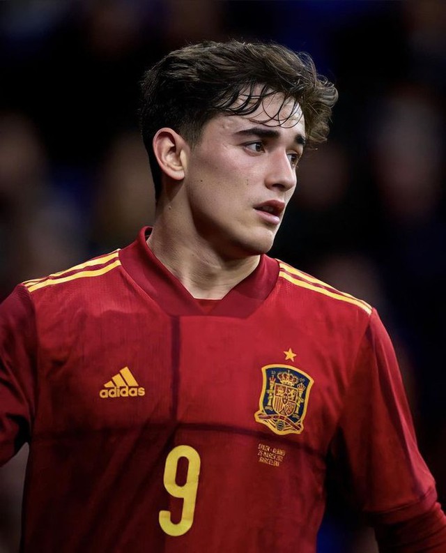 Vẻ “nam thần” của cầu thủ trẻ nhất World Cup năm nay: Là chân sút trẻ xuất sắc nhất châu Âu, nhan sắc đi đến đâu tỏa sáng đến đó - Ảnh 9.
