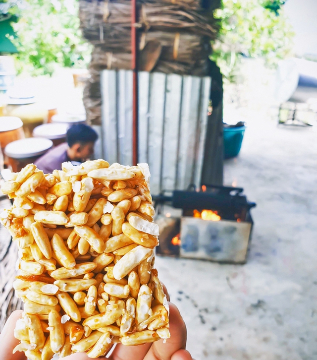 Foreign tourists are surprised to see rice nuggets explode like Tet firecrackers in the West - Photo 12.