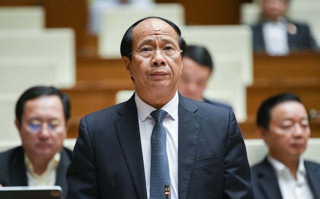 Phó Thủ tướng Lê Văn Thành thông tin về quy hoạch trước Quốc hội sáng 4/11.