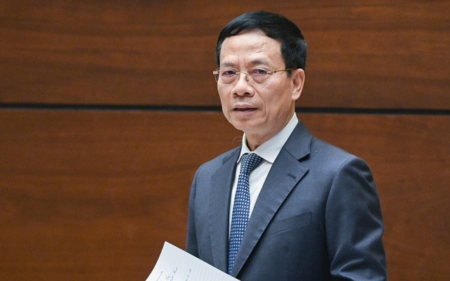Bộ trưởng Nguyễn Mạnh Hùng trả lời chất vấn sáng 4/11.