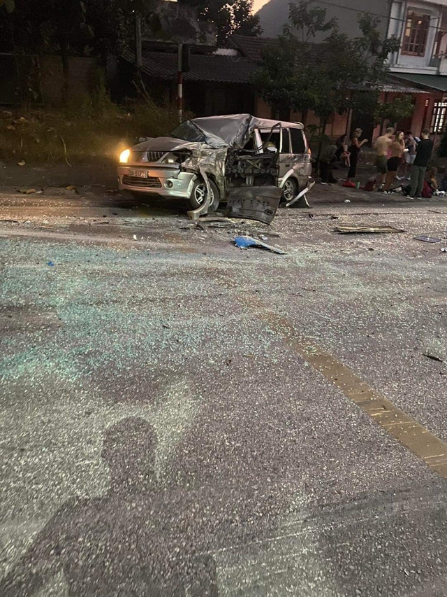 Nguyên nhân vụ lật xe khách ở Hòa Bình khiến 20 người bị thương - Ảnh 3.