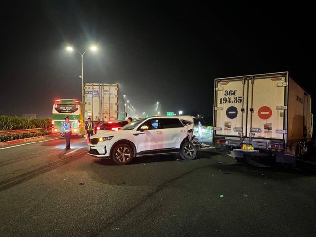 Hà Nội: 7 ô tô tông liên hoàn trong đêm trên cao tốc Pháp Vân - Cầu Giẽ - Ảnh 1.