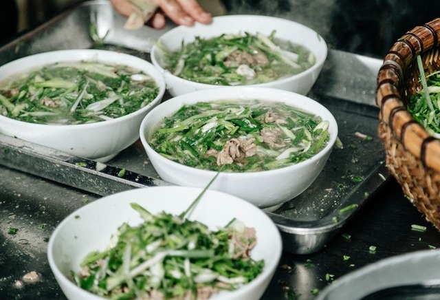 Những món ăn bình dân có giá cao ngất ngưởng ở Hà Nội nhưng vẫn cực hút khách - Ảnh 17.