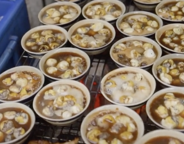 The popular restaurant with duck eggs in coconut water in District 3, Ho Chi Minh City sells thousands of eggs every day - Photo 9.