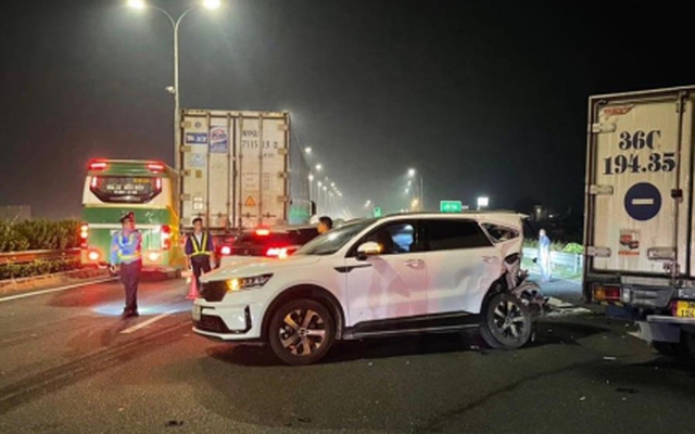 Hà Nội: 7 ô tô tông liên hoàn trong đêm trên cao tốc Pháp Vân - Cầu Giẽ