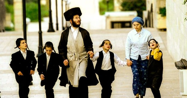 Trí tuệ dạy con đỉnh cao của người Do Thái nằm ở 3 ‘chìa khóa vàng’: Nuôi con cũng như trồng hoa, chấp nhận trở thành những cha mẹ 80 điểm thay vì 100 - Ảnh 2.