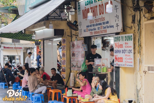  Theo chân du khách nước ngoài đi ăn ở Hà Nội: Toàn những món quen thuộc của giới trẻ Hà thành - Ảnh 11.