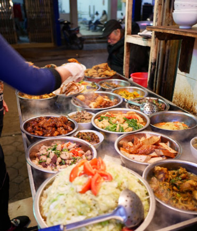 Những hàng cơm Việt giữa lòng phố cổ có giá bán từ bình dân đến cao cấp - Ảnh 27.