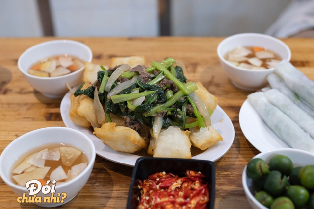  Theo chân du khách nước ngoài đi ăn ở Hà Nội: Toàn những món quen thuộc của giới trẻ Hà thành - Ảnh 30.