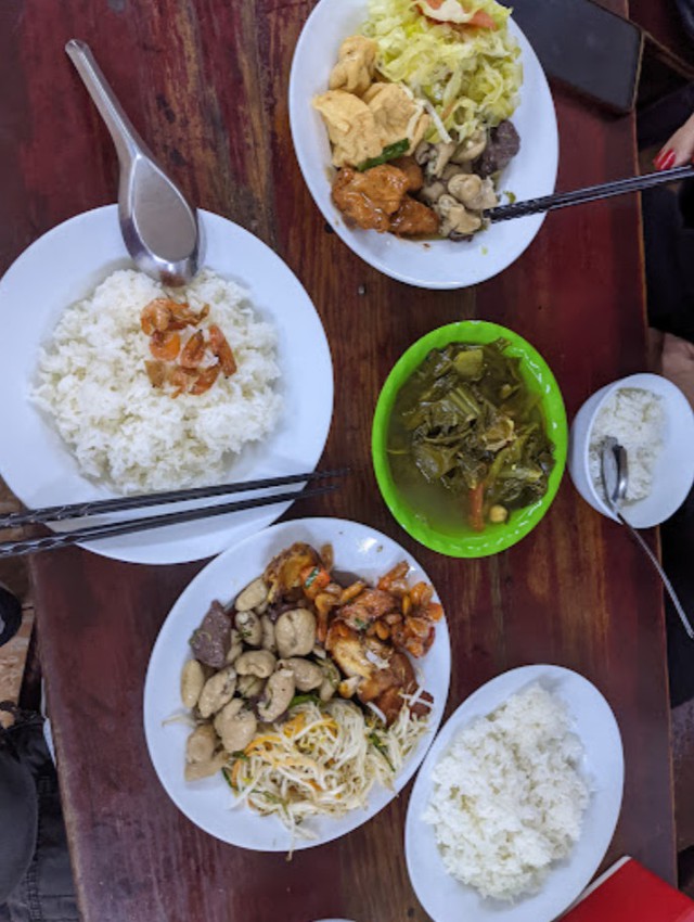 Những hàng cơm Việt giữa lòng phố cổ có giá bán từ bình dân đến cao cấp - Ảnh 26.