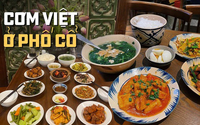 Những hàng cơm Việt giữa lòng phố cổ có giá bán từ bình dân đến cao cấp