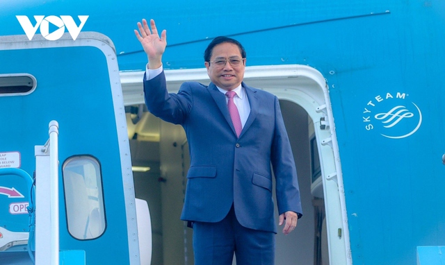 Thủ tướng lên đường thăm chính thức Campuchia và tham dự Hội nghị cấp cao ASEAN - Ảnh 1.