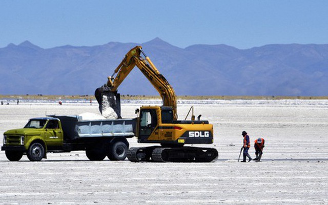 Khai thác lithium ở Argentina - Ảnh: AFP