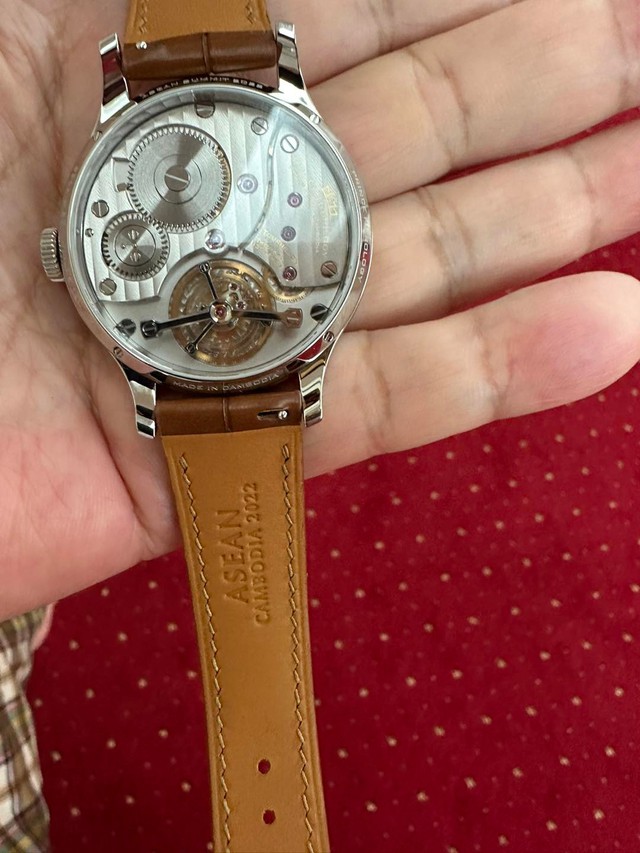 Chiếc đồng hồ made in Cambodia dành tặng cho các nhà lãnh đạo dự hội nghị ASEAN có gì đặc biệt? - Ảnh 3.