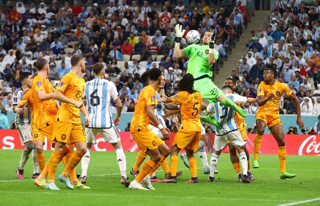 Messi kiến tạo và ghi bàn, Argentina loại Hà Lan ở loạt đấu súng định mệnh - Ảnh 33.