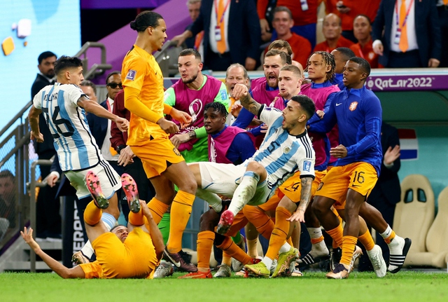 Messi kiến tạo và ghi bàn, Argentina loại Hà Lan ở loạt đấu súng định mệnh - Ảnh 24.