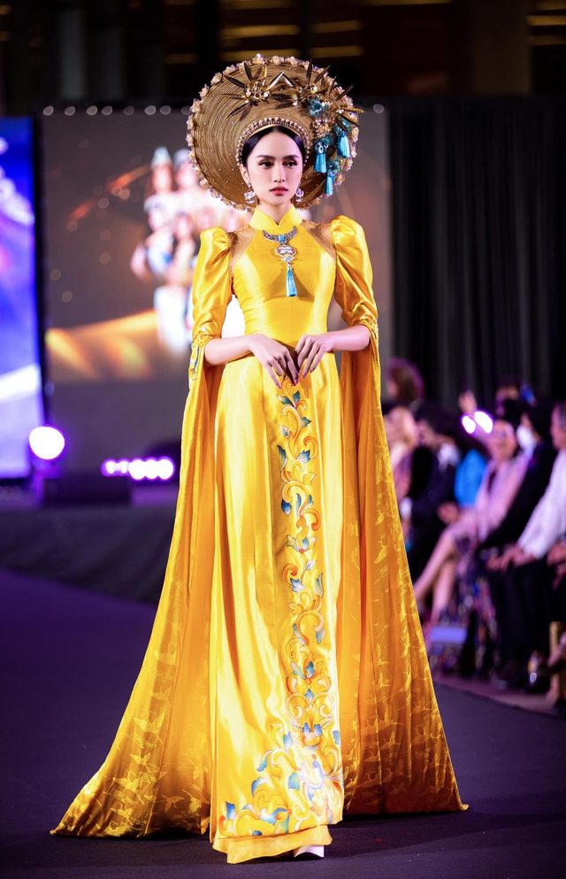 Hương Giang, Thùy Tiên diện áo dài tại Tuần lễ thời trang Thái Lan - Ảnh 3.