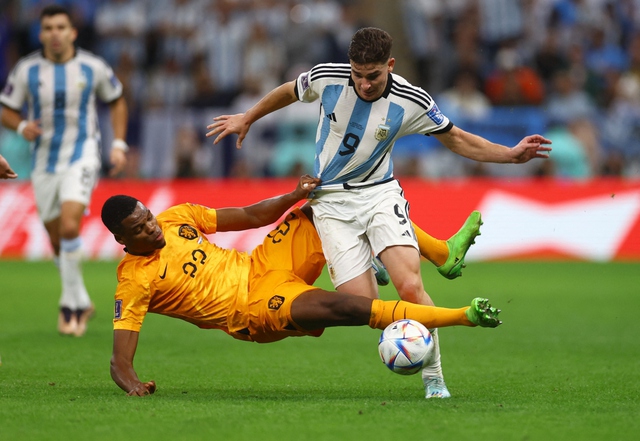 Messi kiến tạo và ghi bàn, Argentina loại Hà Lan ở loạt đấu súng định mệnh - Ảnh 17.