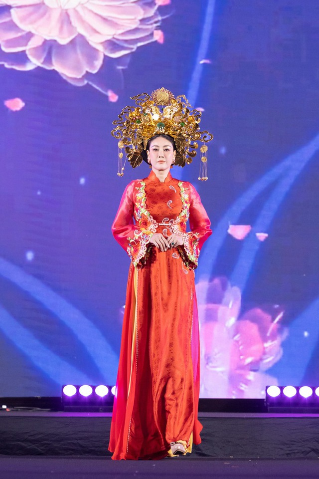 Hương Giang, Thùy Tiên diện áo dài tại Tuần lễ thời trang Thái Lan - Ảnh 13.