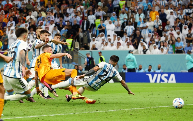 Messi kiến tạo và ghi bàn, Argentina loại Hà Lan ở loạt đấu súng định mệnh - Ảnh 28.