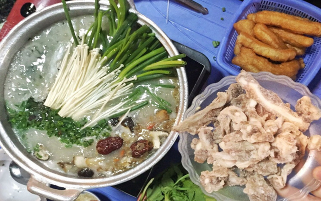  Không khí lạnh tăng cường ở Hà Nội, làm ấm chiếc bụng ngay với những món nóng hổi từ ăn vặt đến ăn no này - Ảnh 22.