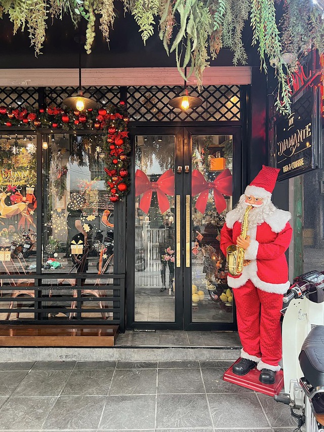  Dành cho hội mê sống ảo: Có 1 loạt quán cà phê trang trí Giáng sinh đẹp lung linh ở Hà Nội này!  - Ảnh 19.