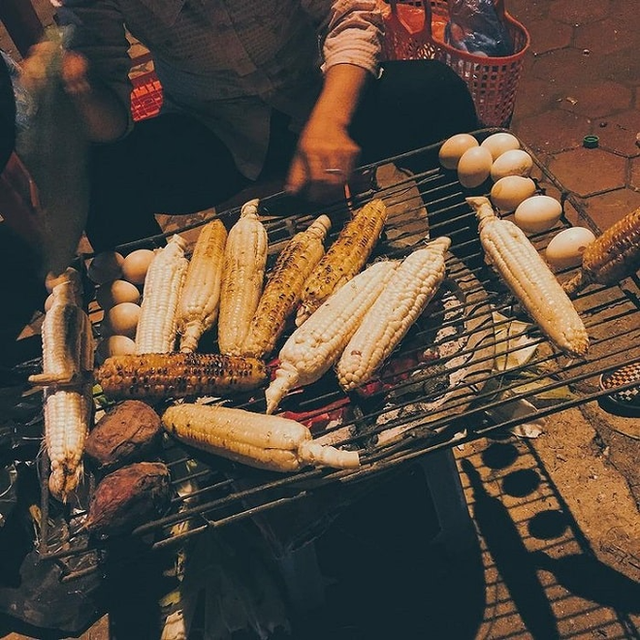  Không khí lạnh tăng cường ở Hà Nội, làm ấm chiếc bụng ngay với những món nóng hổi từ ăn vặt đến ăn no này - Ảnh 4.
