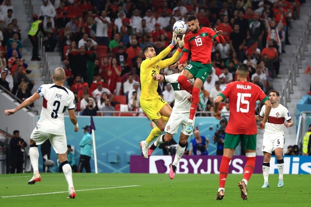 Cầu thủ Maroc sao chép bàn thắng kiểu CR7, Ronaldo phản ứng gây sốt mạng xã hội - Ảnh 1.