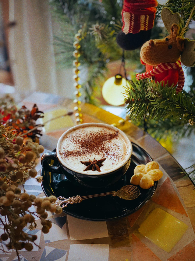  Dành cho hội mê sống ảo: Có 1 loạt quán cà phê trang trí Giáng sinh đẹp lung linh ở Hà Nội này!  - Ảnh 32.