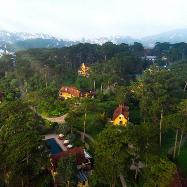 Du khách đến Đà Lạt bắt đầu chuộng tham quan các ngôi biệt thự cổ thay cho quán cà phê giữa núi rừng - Ảnh 24.
