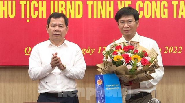 Công bố các quyết định về công tác cán bộ tỉnh Quảng Ngãi - Ảnh 2.