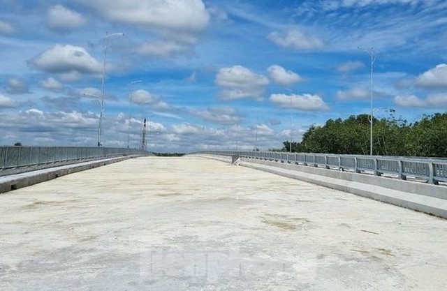 Cận cảnh cây cầu băng sông nối Bình Dương và Tây Ninh sắp thông xe - Ảnh 6.