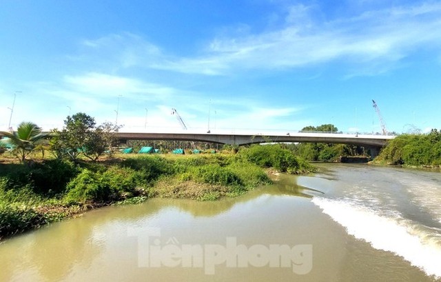 Cận cảnh cây cầu băng sông nối Bình Dương và Tây Ninh sắp thông xe - Ảnh 3.