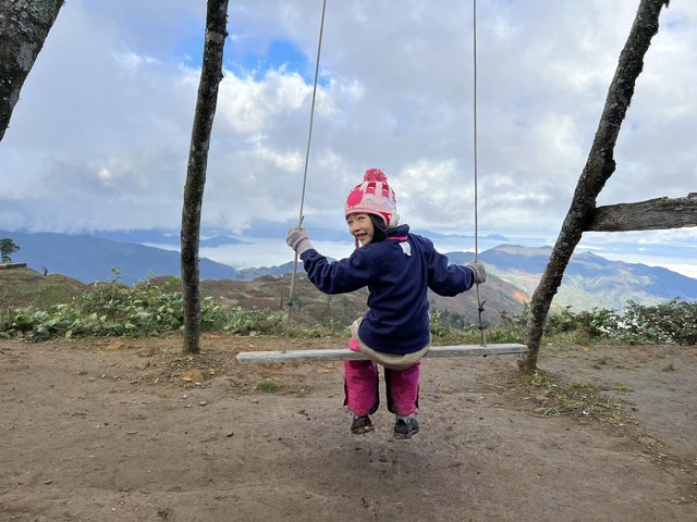 Bé gái 7 tuổi chinh phục núi Lảo Thẩn, chia sẻ hình ảnh săn mây tuyệt đẹp tại nóc nhà của Y Tý - Ảnh 5.