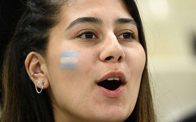 Cận cảnh dàn mỹ nữ xinh đẹp 'tiếp lửa' cho ĐT Argentina đánh bại Croatia