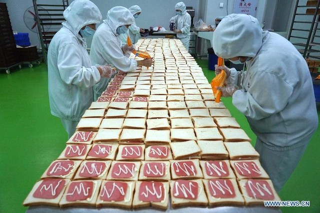 Chiếc bánh mì nhỏ ở Trung Quốc: Sản sinh hơn 20 tỷ phú cho một vùng quê, làm nên cả một đế chế công nghiệp, vươn sang cả Việt Nam - Ảnh 2.
