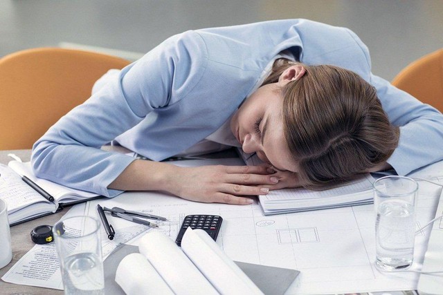 Chuyên gia chỉ ra giấc ngủ rác sai lầm khiến bạn ngủ nhiều hơn 8 tiếng/ngày mà vẫn mệt mỏi - Ảnh 1.