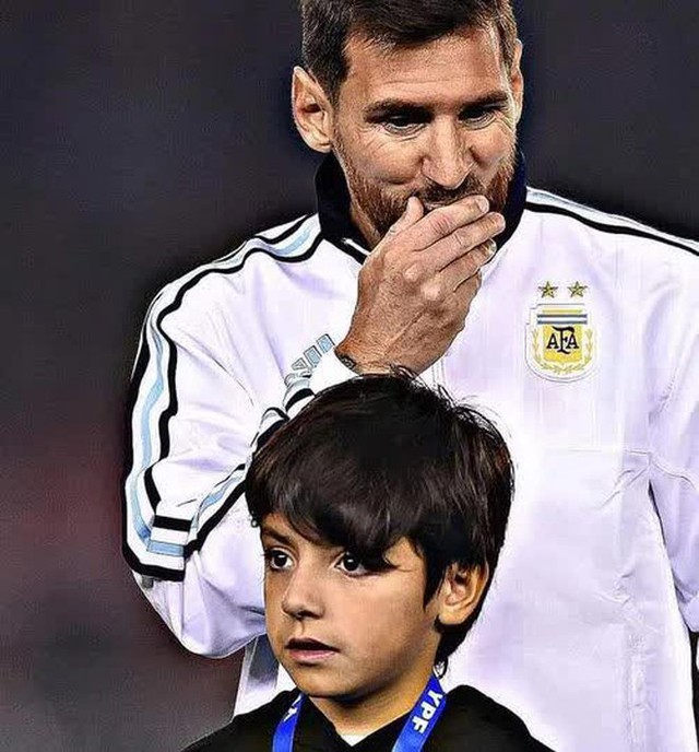  Gây sốt giới túc cầu từ khi mới sinh nhờ lý lịch khủng, con đỡ đầu của Lionel Messi giờ ra sao khi xuất hiện tại World Cup 2022? - Ảnh 2.