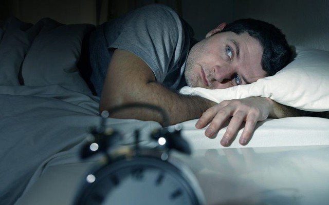 Chuyên gia chỉ ra "giấc ngủ rác" sai lầm khiến bạn ngủ nhiều hơn 8 tiếng/ngày mà vẫn mệt mỏi