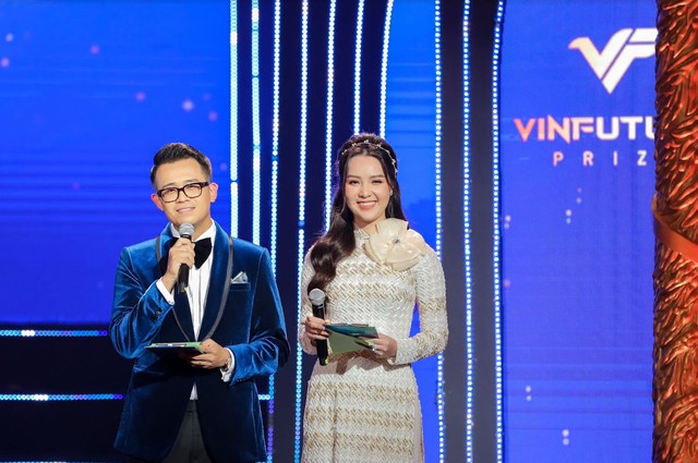 MC Đức Bảo hồi hộp khi dẫn lễ trao giải Vinfuture 2022 – bữa tiệc của khoa học công nghệ và nghệ thuật - Ảnh 1.