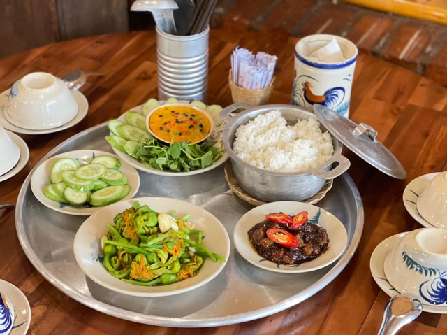 Quán cơm quê ở Phú Quốc được du khách rần rần ghé ăn, có cả những sao Việt đình đám - Ảnh 12.