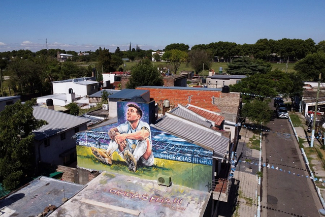 Tại quê nhà của Messi: Hình ảnh siêu sao tràn ngập khắp đường phố, nơi ở thời thơ ấu trở thành điểm du lịch nổi tiếng - Ảnh 7.