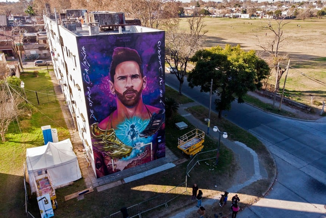 Tại quê nhà của Messi: Hình ảnh siêu sao tràn ngập khắp đường phố, nơi ở thời thơ ấu trở thành điểm du lịch nổi tiếng - Ảnh 6.