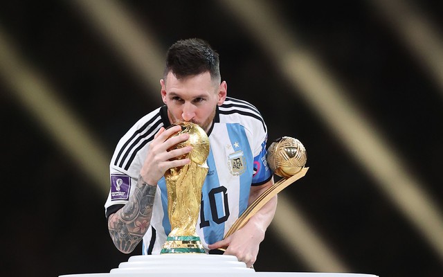 Sự thật thú vị về Cúp vàng World Cup: chiếc cúp Messi nhận được chỉ là