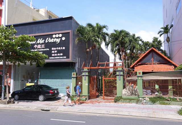  Ảnh: Hàng loạt khách sạn, nhà hàng ven biển Đà Nẵng bỏ hoang, treo bảng sang nhượng  - Ảnh 10.