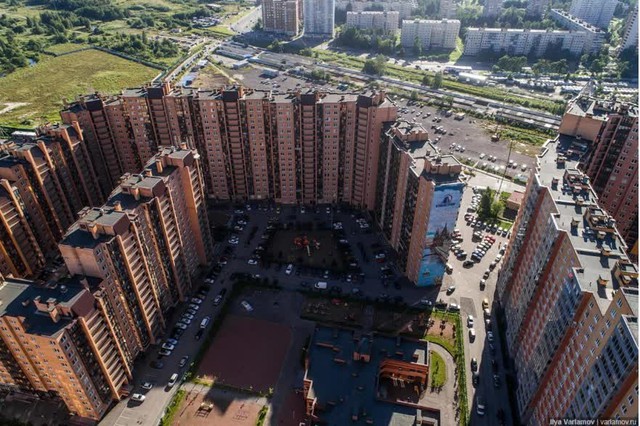 Tòa nhà được mệnh danh là siêu chung cư ở Nga: Có 3.708 căn hộ, chứa đủ dân số một thành phố, ai ở cũng mê vì 3 điều này - Ảnh 4.