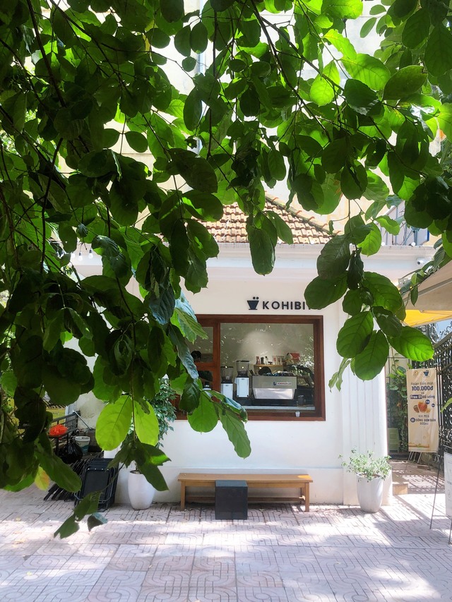 4 quán cà phê siêu đẹp để sống chậm khi mùa đông Hà Nội về: Không gian ấm cúng, yên bình, rất thích hợp để ngắm nhìn thành phố ngày lạnh - Ảnh 5.