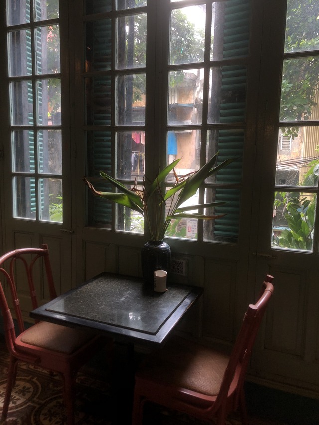 4 super nice cafes to live slowly when Hanoi's winter comes: Cozy, peaceful space, very suitable for watching the city on cold days - Photo 11.