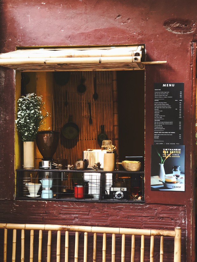 4 quán cà phê siêu đẹp để sống chậm khi mùa đông Hà Nội về: Không gian ấm cúng, yên bình, rất thích hợp để ngắm nhìn thành phố ngày lạnh - Ảnh 14.